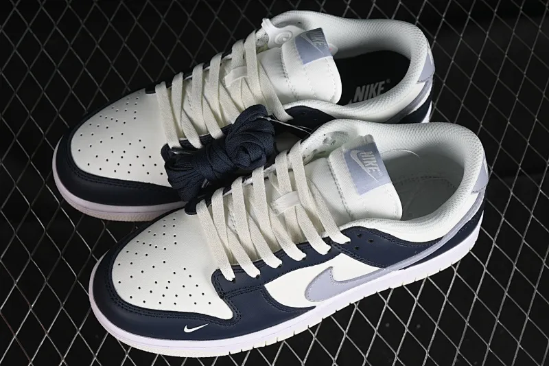 All Categories Nk SB Dunk Series Nk SB Dunk Low Low-top sneakers Nk SB Dunk Low Simple blue color Low-top casual sports skateboard shoes HV2390-100